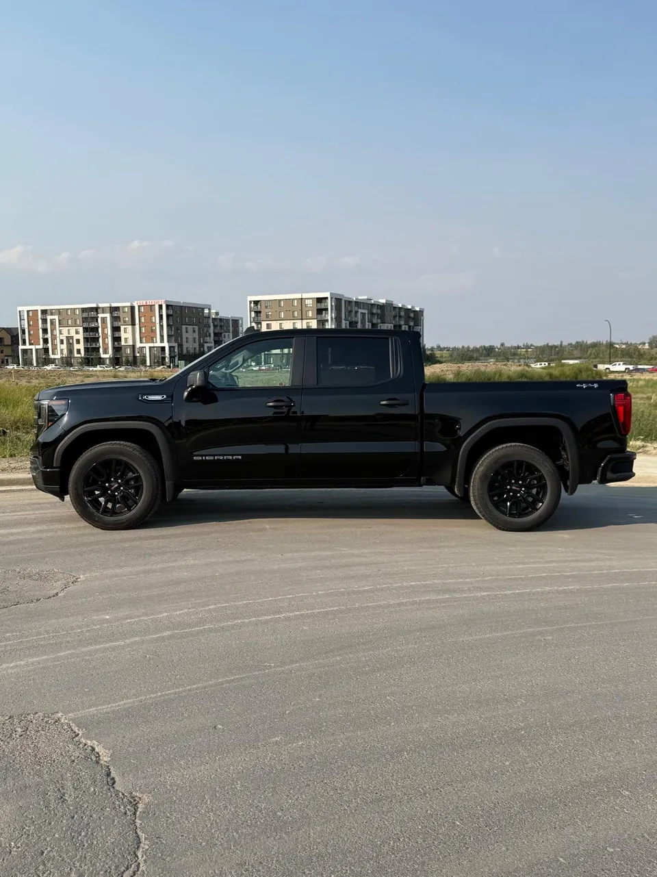 GMC Sierra 1500 2025 photo 2