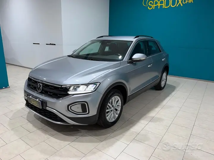 Volkswagen T-Roc 2023 photo 3