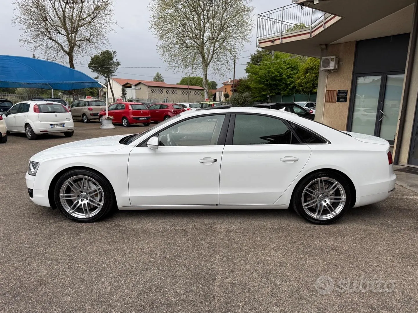 Audi A8 2012 photo 3