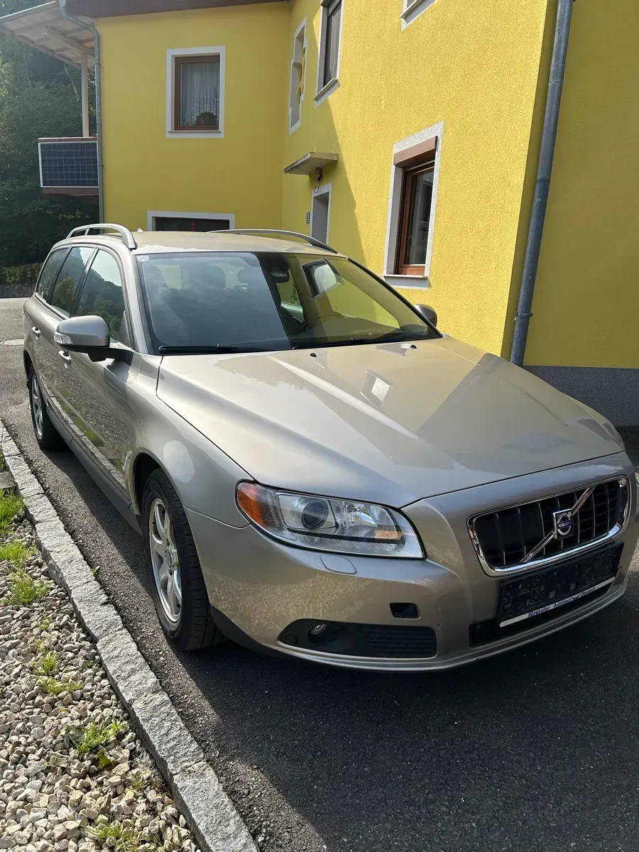 Volvo V70 2009 photo 2
