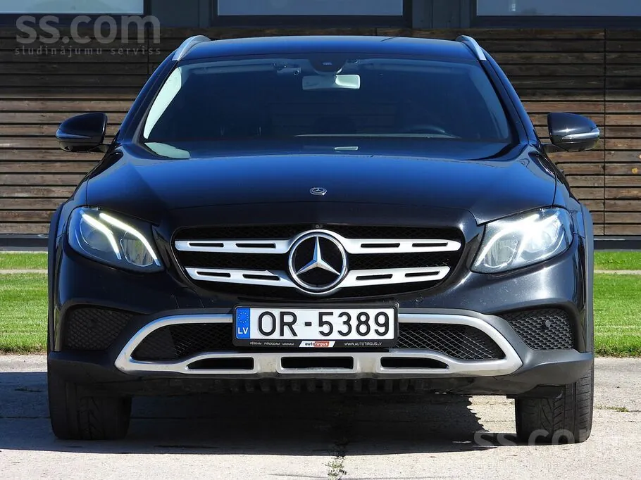 Mercedes-Benz E220 2017 photo 2