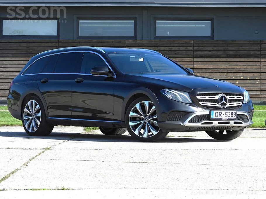 Mercedes-Benz E220 2017 photo 3
