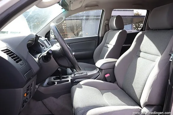Toyota Hilux 2013 photo 4