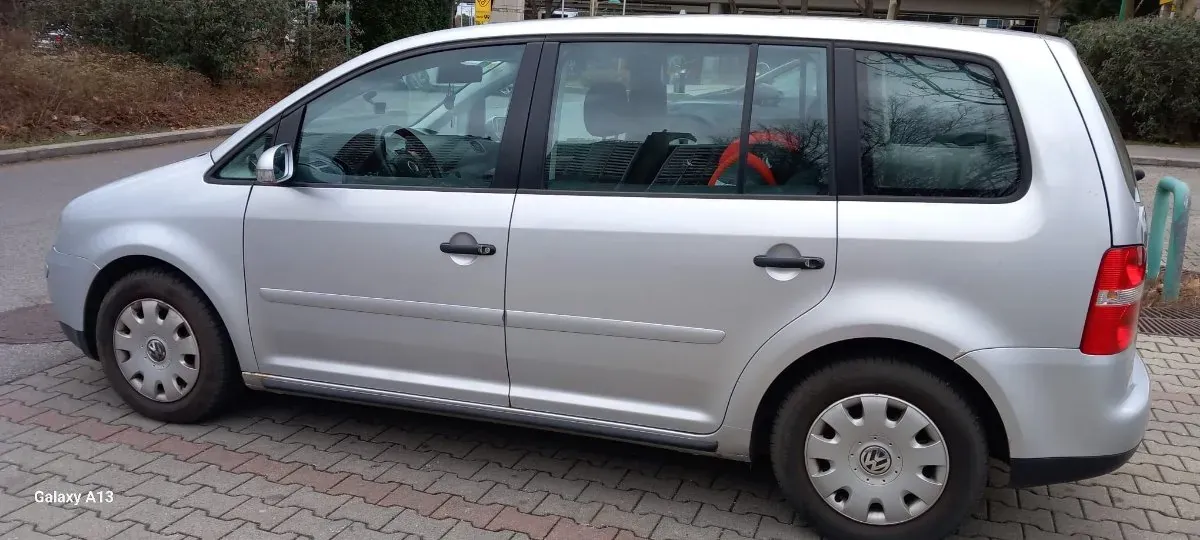 Volkswagen Touran 2005 photo 2