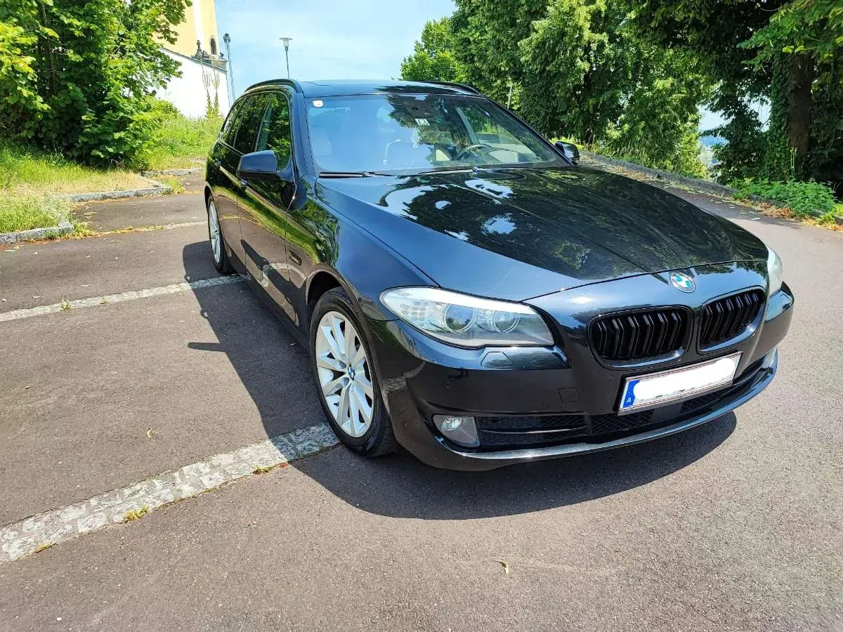 BMW 5 Series 2011 photo 2