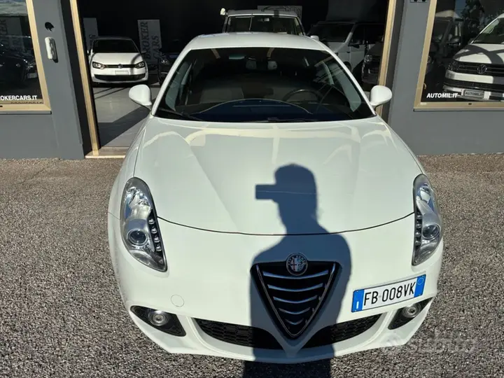 Alfa Romeo Giulietta 2015 photo 2