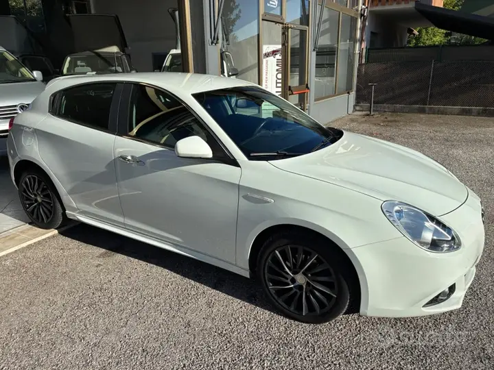 Alfa Romeo Giulietta 2015 photo 3