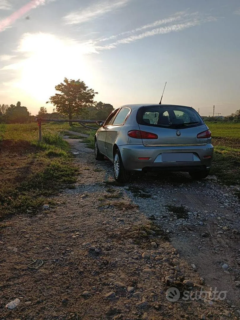 Alfa Romeo 147 2005 photo 5