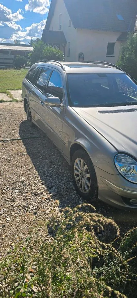 Mercedes-Benz W211