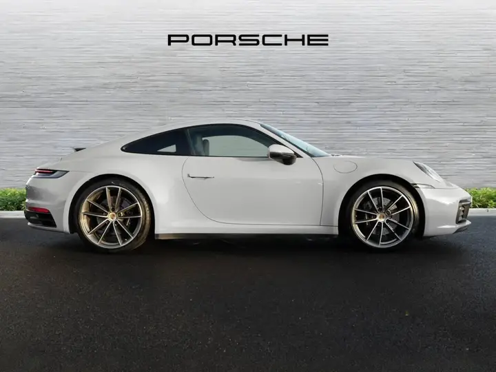 Porsche 911 2019 photo 2