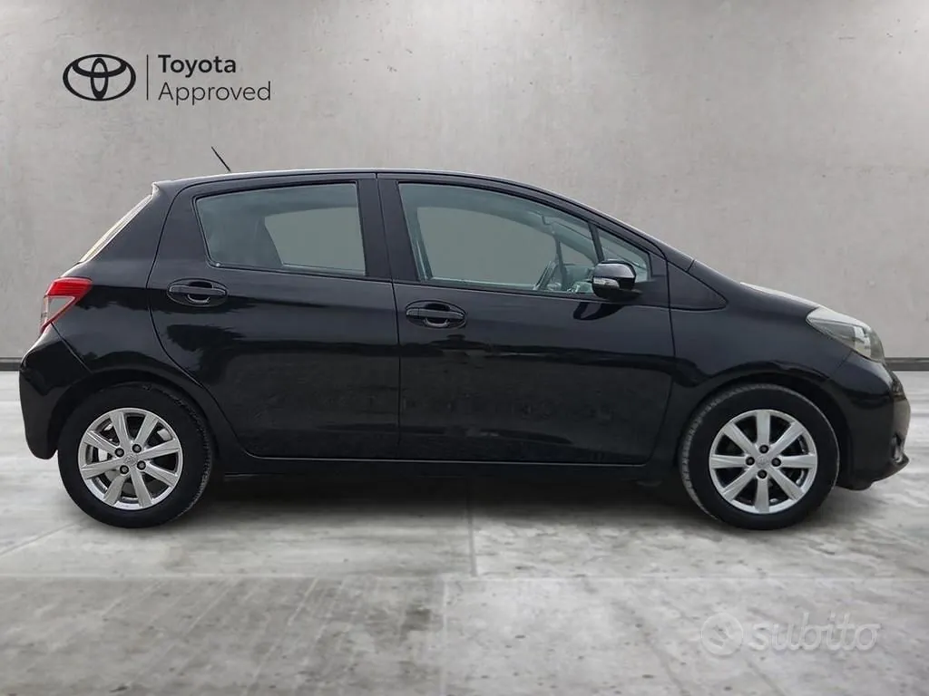 Toyota Yaris 2012 photo 4
