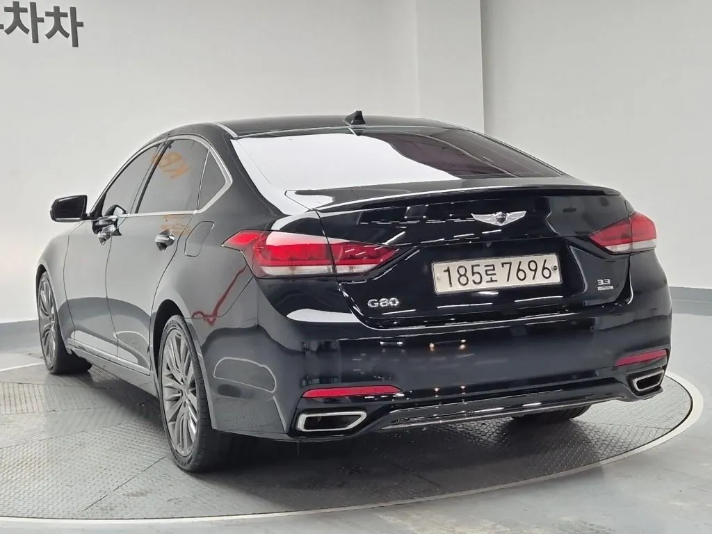 Genesis G80 2017 photo 2
