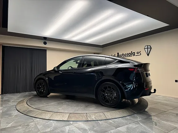 Tesla Model Y 2023 photo 3