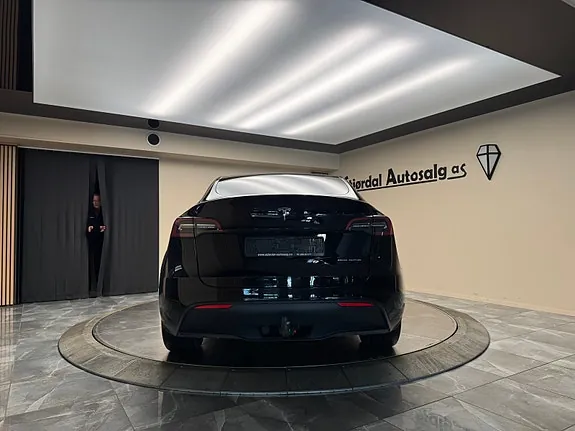 Tesla Model Y 2023 photo 4
