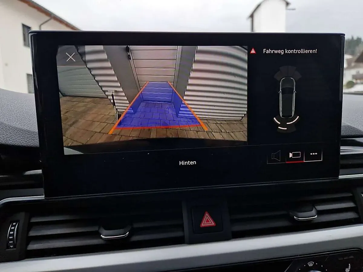 Audi A4 2023 photo 2
