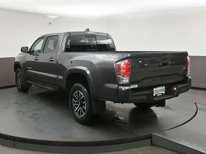 Toyota Tacoma 2020 photo 2