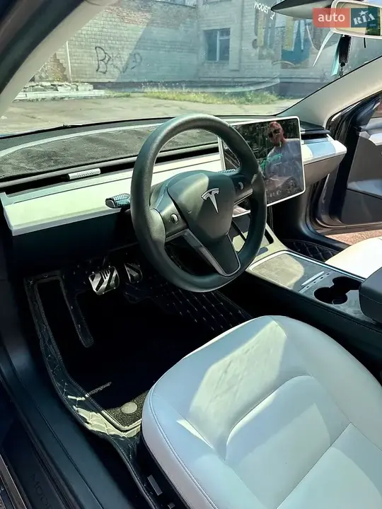 Tesla Model 3 2023 photo 3