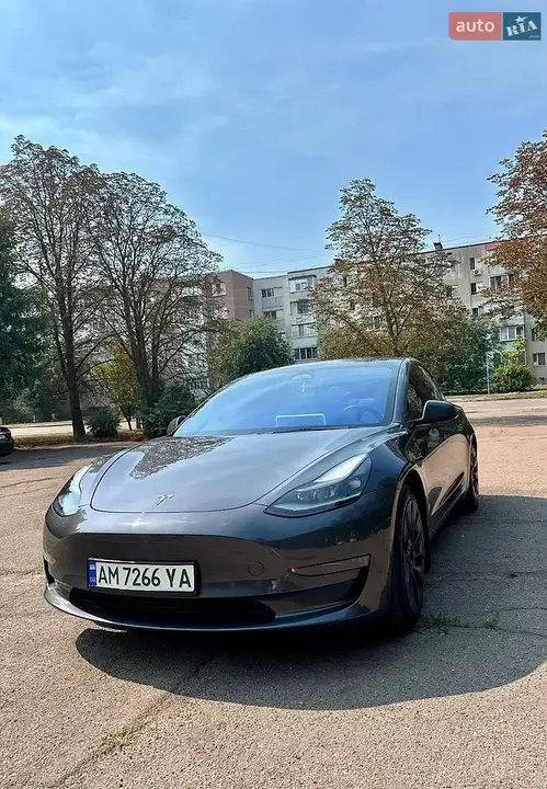 Tesla Model 3 2023 photo 2