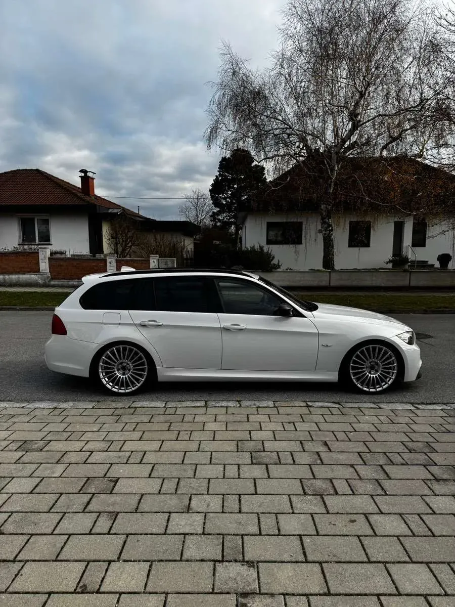 BMW 3 Series 2012 photo 3