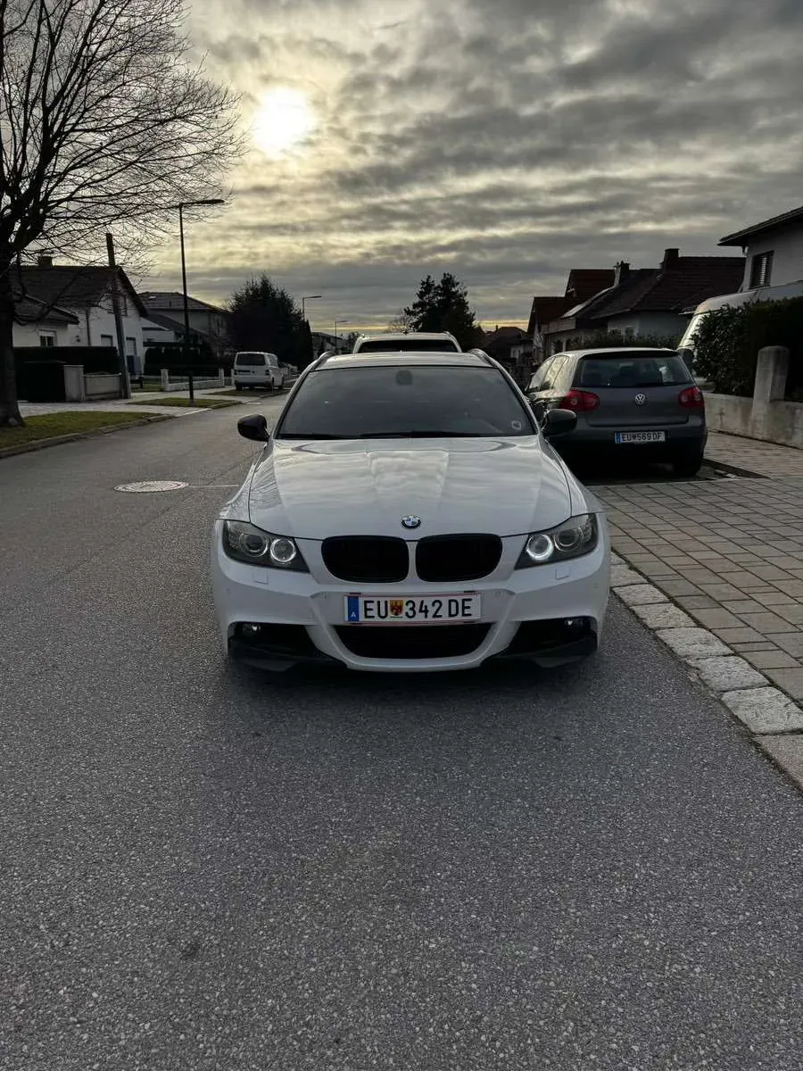 BMW 3 Series 2012 photo 2