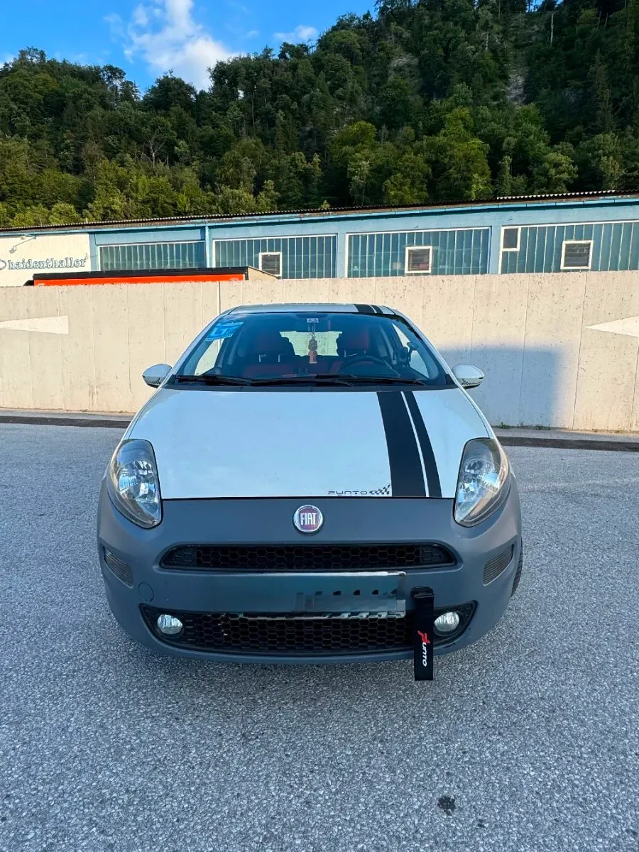 Fiat Grande Punto 2012 photo 3