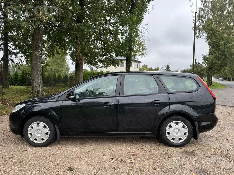 Ford Focus 2010 photo 2