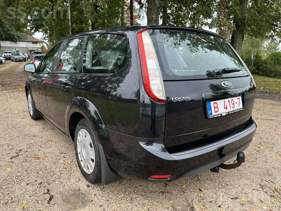 Ford Focus 2010 photo 3