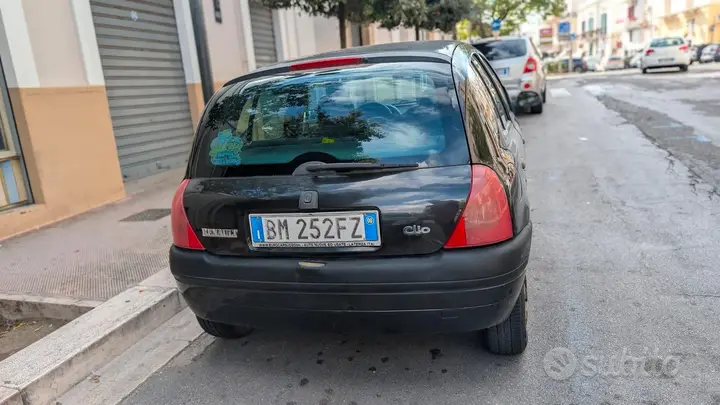 Renault Clio 2000 photo 2