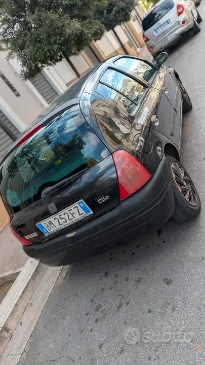 Renault Clio 2000 photo 3