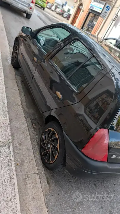 Renault Clio 2000 photo 4