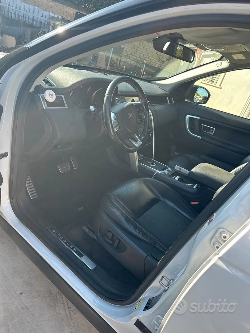 Land Rover Discovery Sport 2017 photo 4