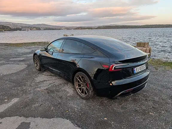 Tesla Model 3 2024 photo 3