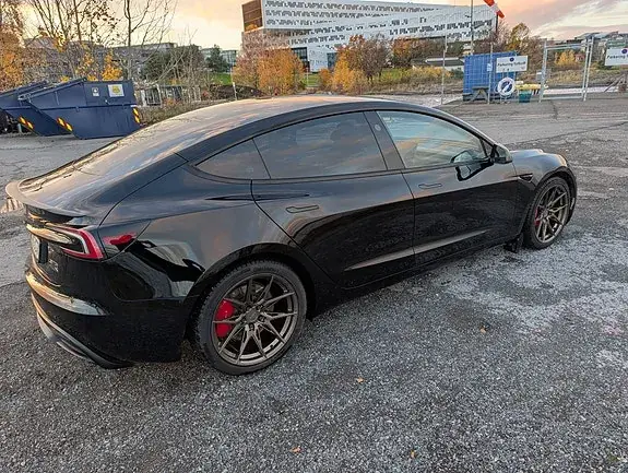 Tesla Model 3 2024 photo 4