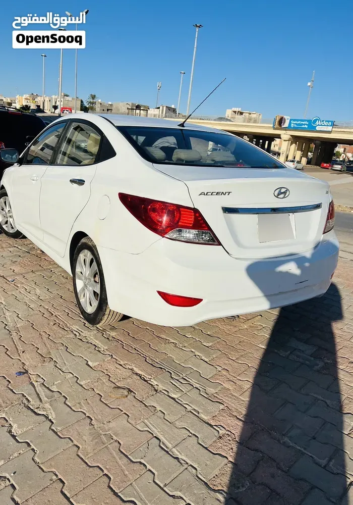 Hyundai Accent 2013 photo 2