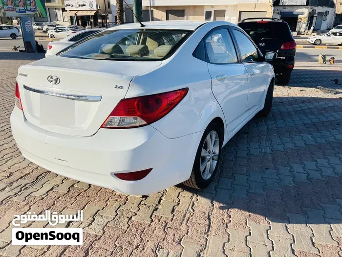 Hyundai Accent 2013 photo 4