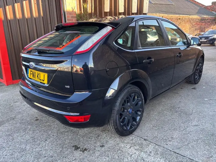 Ford Focus 2011 photo 3