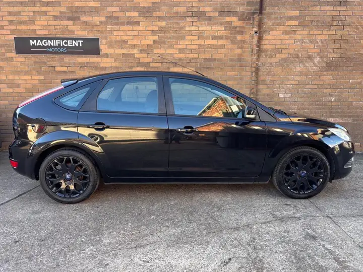 Ford Focus 2011 photo 2