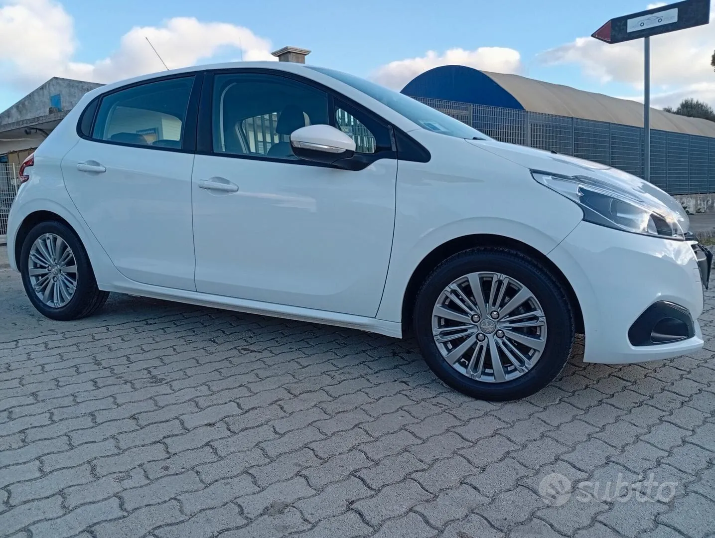 Peugeot 208 2016 photo 2