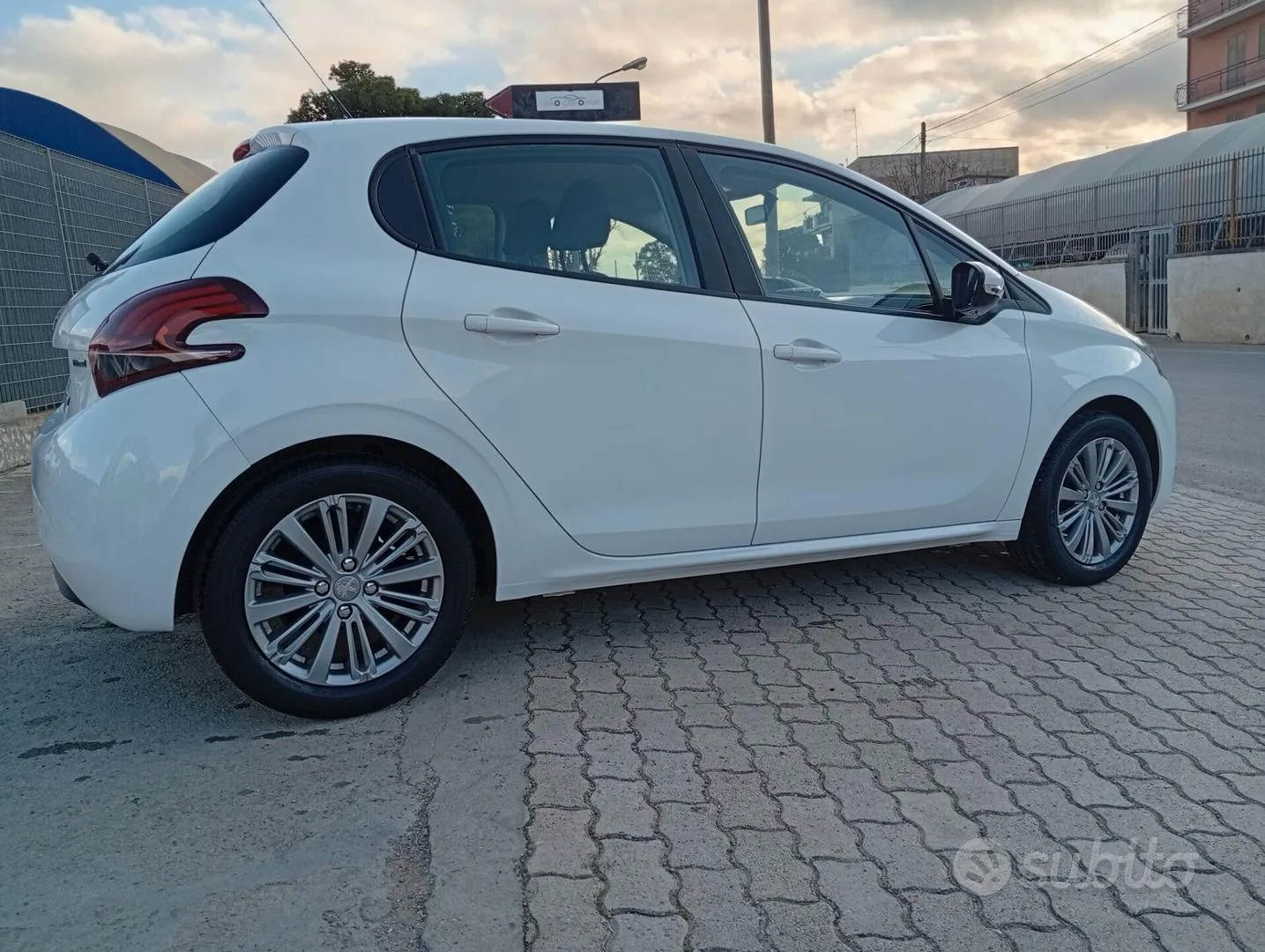 Peugeot 208 2016 photo 3