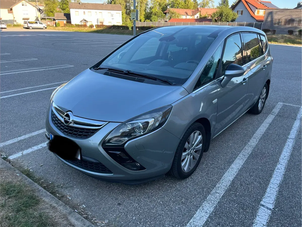 Opel Zafira Tourer 2012 photo 2