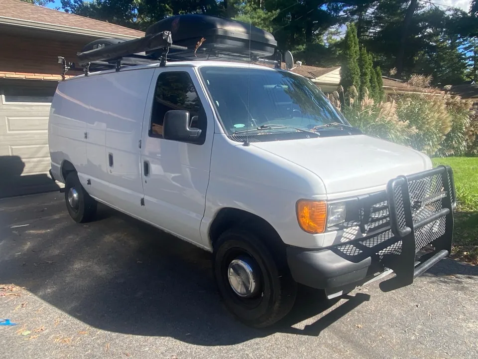 Ford E-250 2006 photo 2