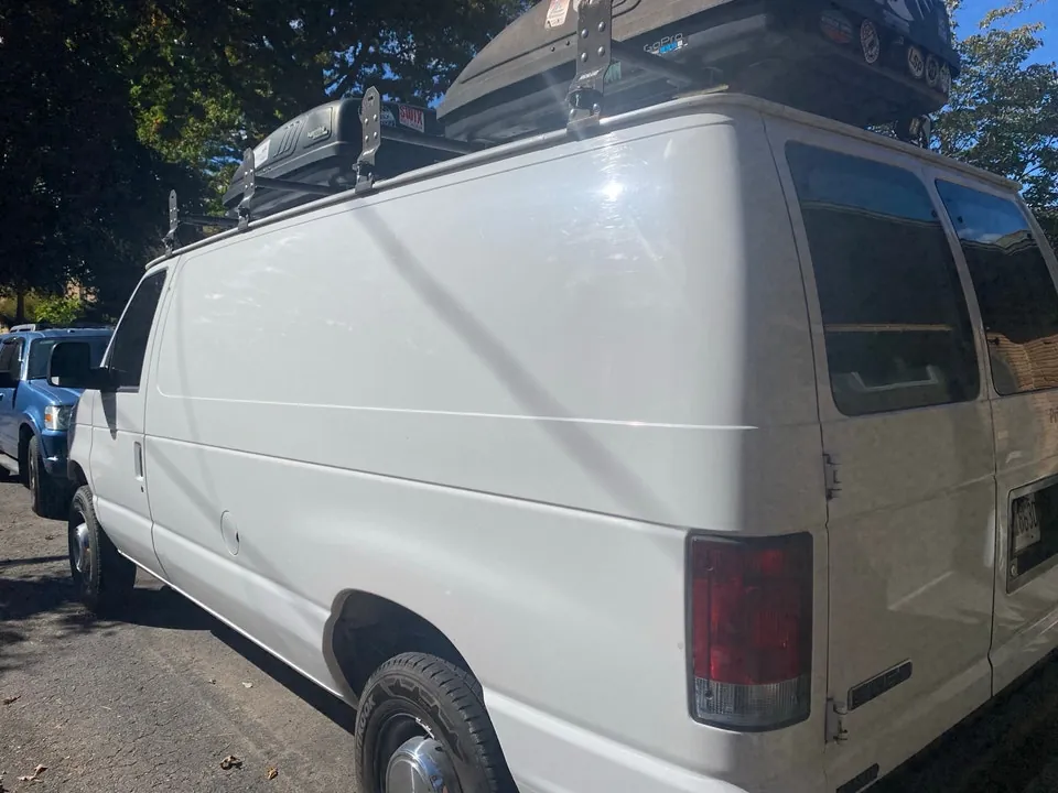 Ford E-250 2006 photo 3