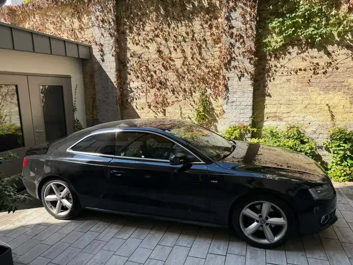 Audi A5 2010 photo 2