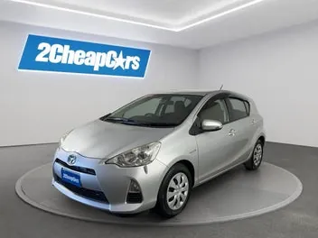 Toyota Aqua 2013 photo 2