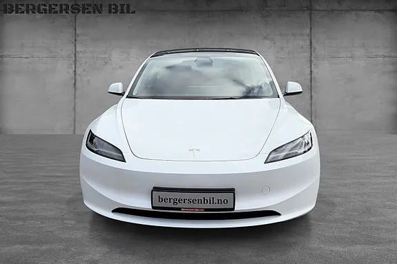 Tesla Model 3 2024 photo 2
