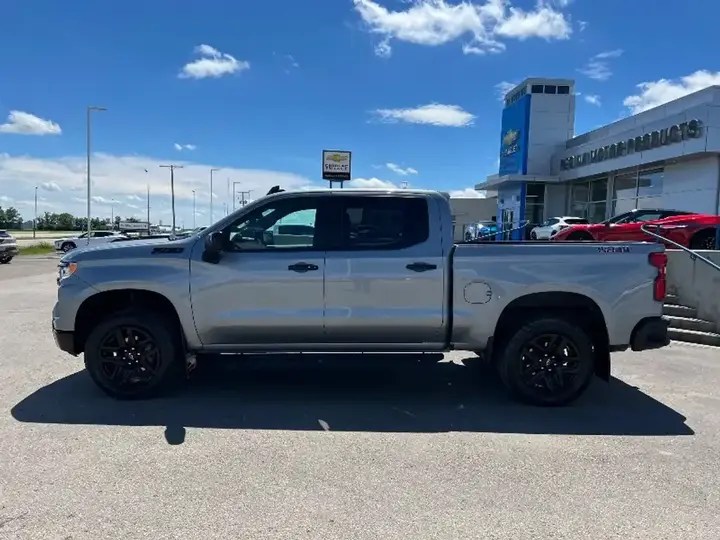 Chevrolet Silverado 1500 2025 photo 2