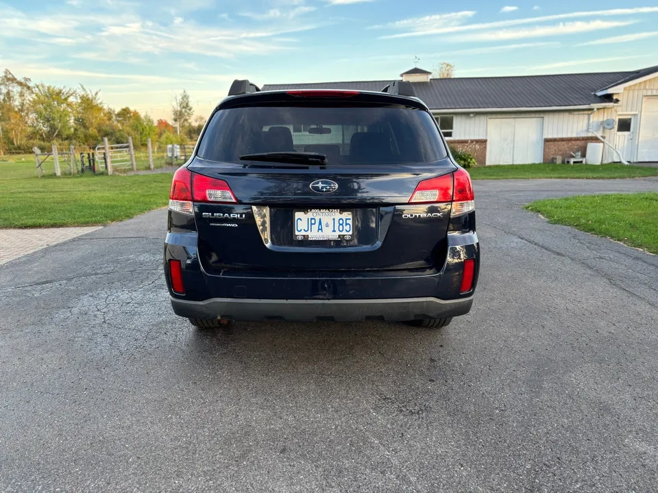 Subaru Outback 2013 photo 2