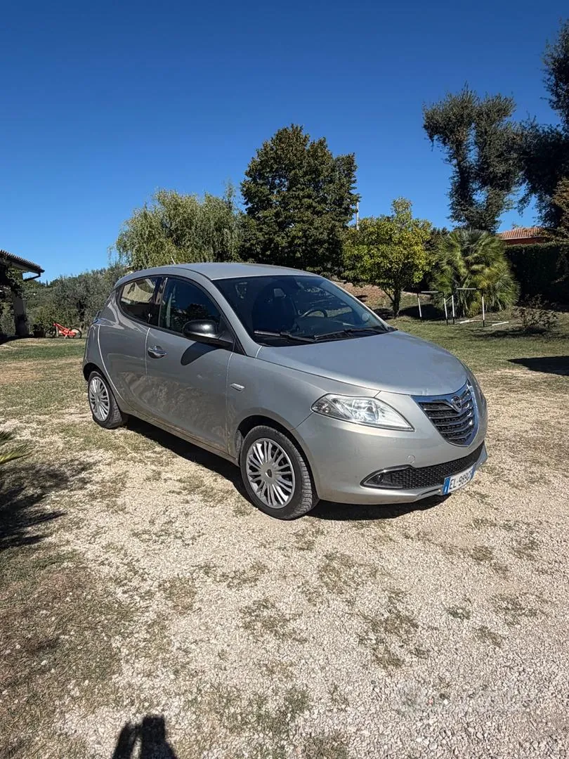 Lancia Ypsilon 2012 photo 2