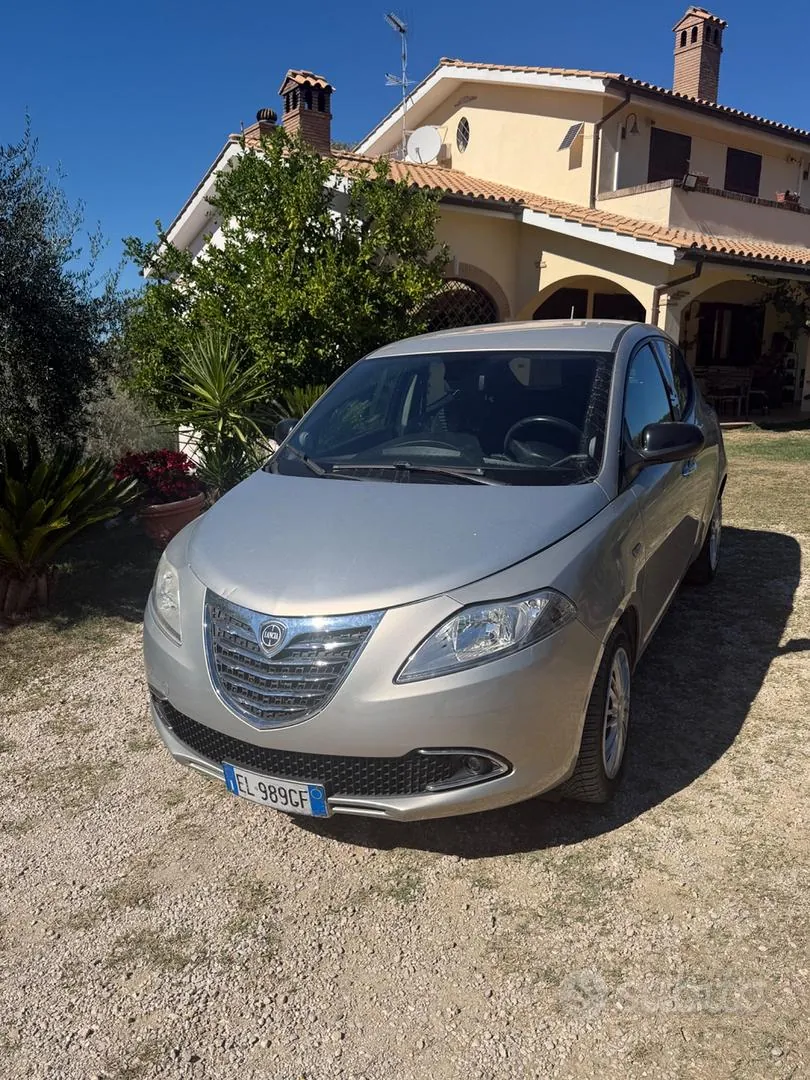 Lancia Ypsilon