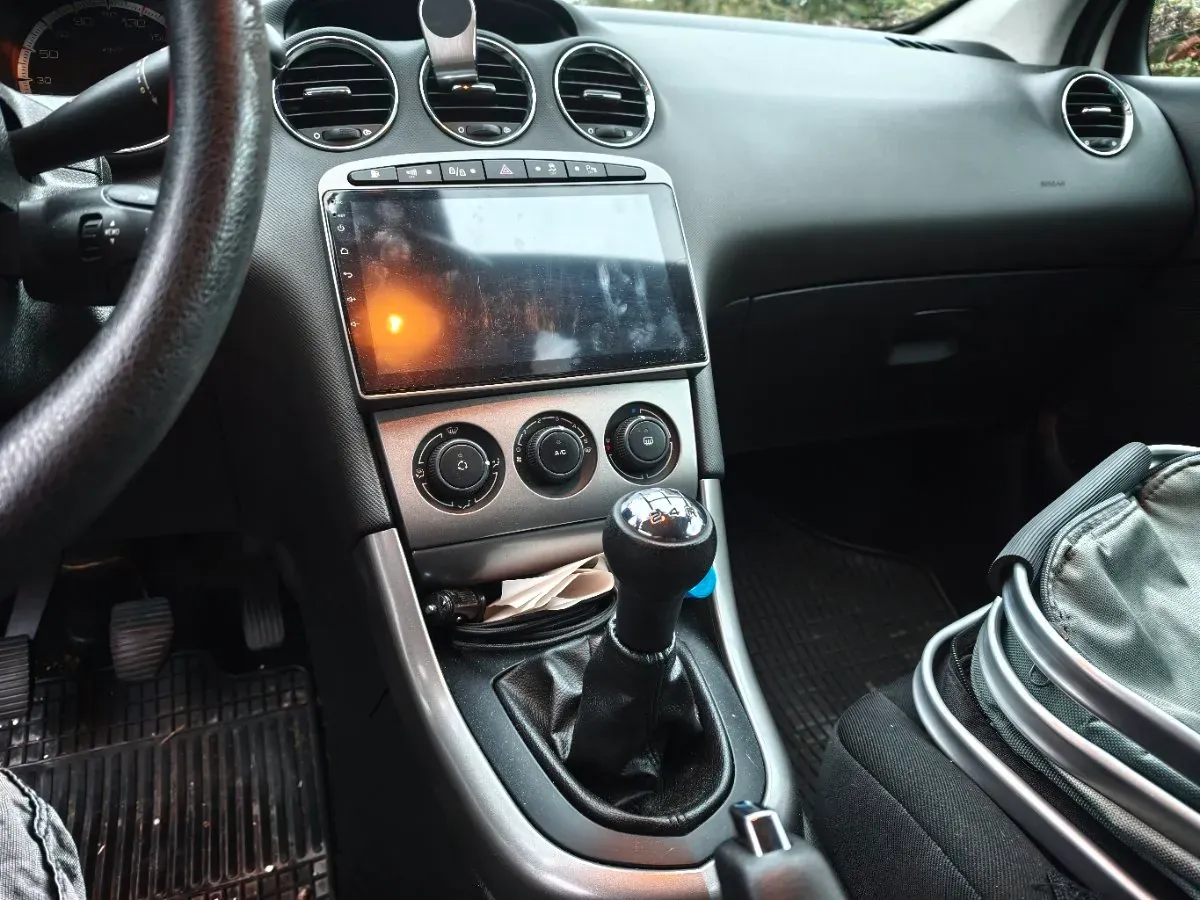 Peugeot 308 2011 photo 2